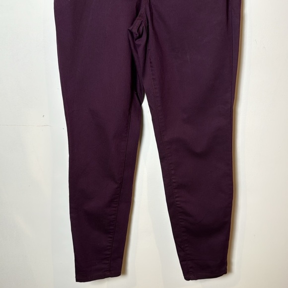 Nine West Jeans Women’s Cigarette Fit Skinny Leg Plum Purple size 29/8R - Picture 3 of 9